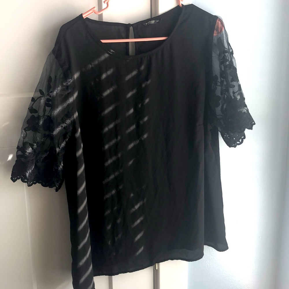 Plus size lace sleeve black blouse